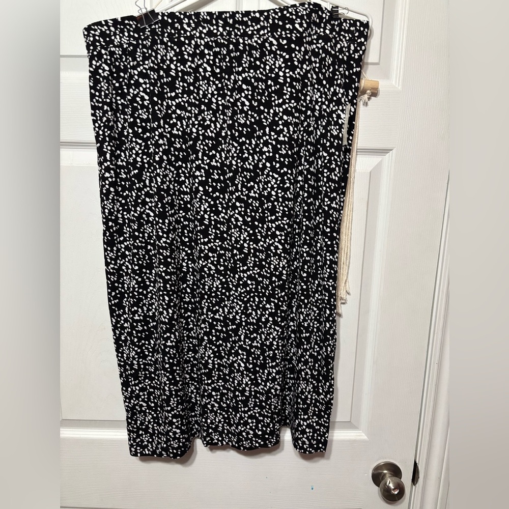 Amazon Essentials MIDI skirt
